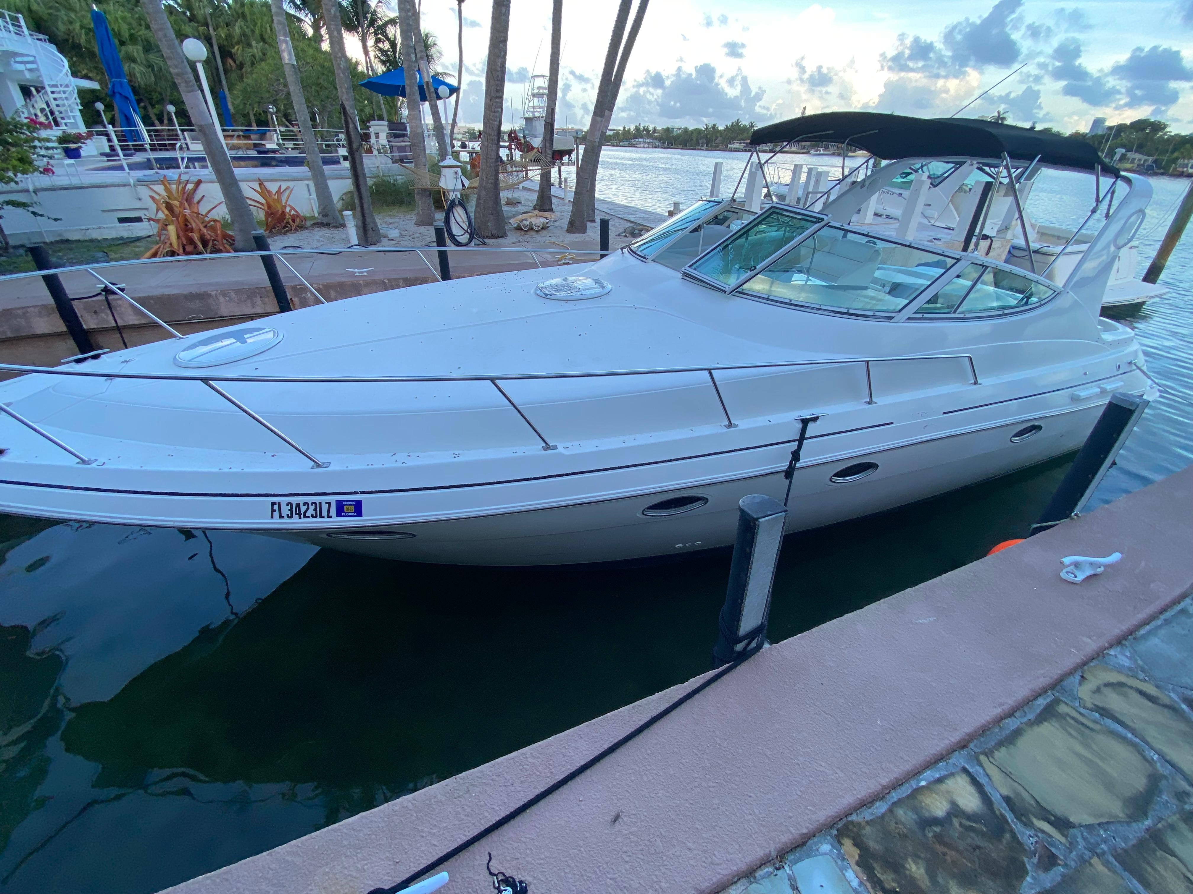 2002 Cruisers Yachts 3372 Express