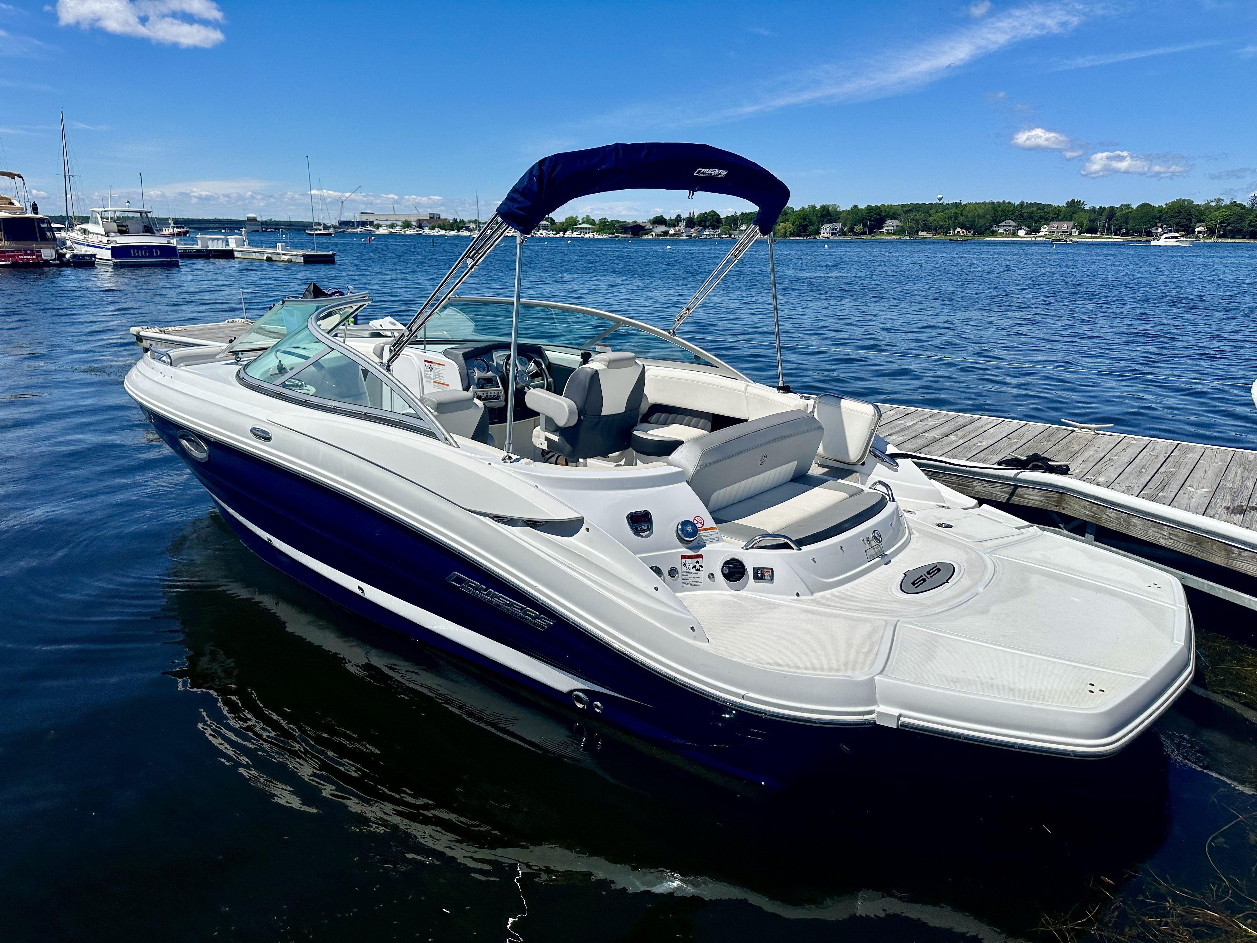 2017 Cruisers Yachts 238SS