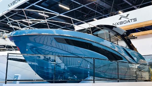 NX Boats NX 41 HORIZON 2025 NX Boats NX 41 HORIZON luxury yacht displayed at a boat show.