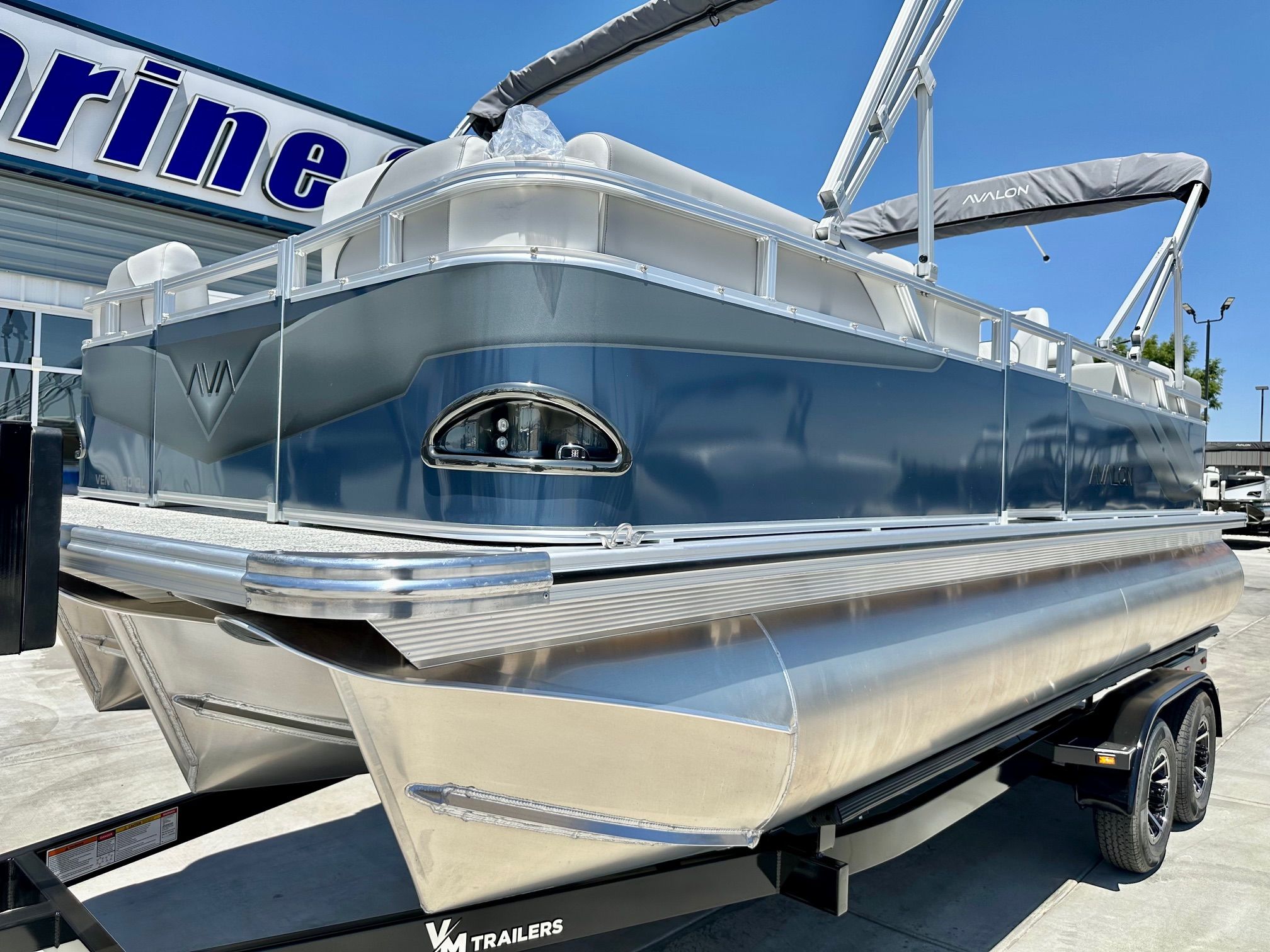 2025 Avalon Venture 21 FT Quad Lounger w/ 115HP Mercury!