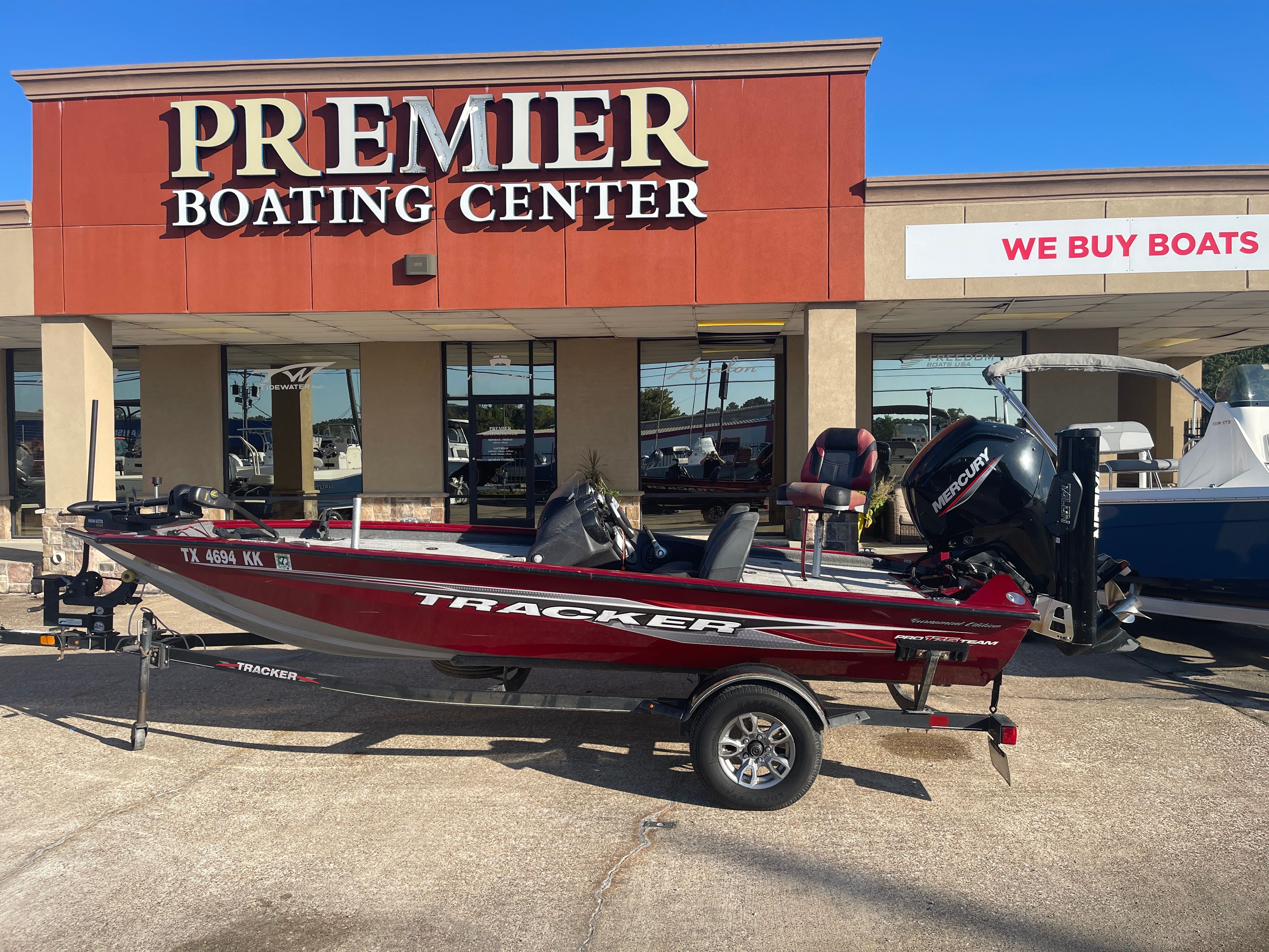 2022 Tracker Pro Team 17