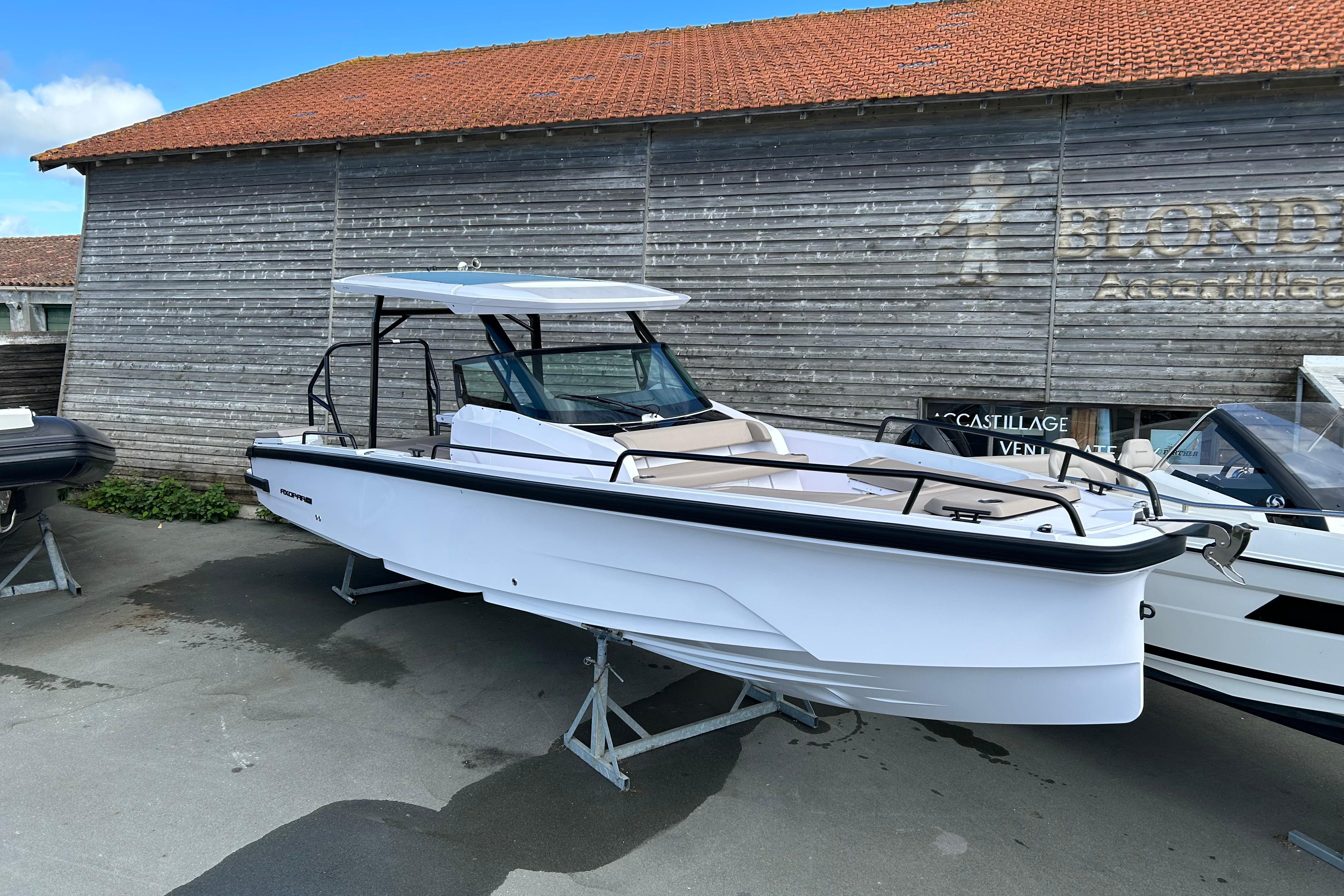 2025 Axopar 29 Sun Top