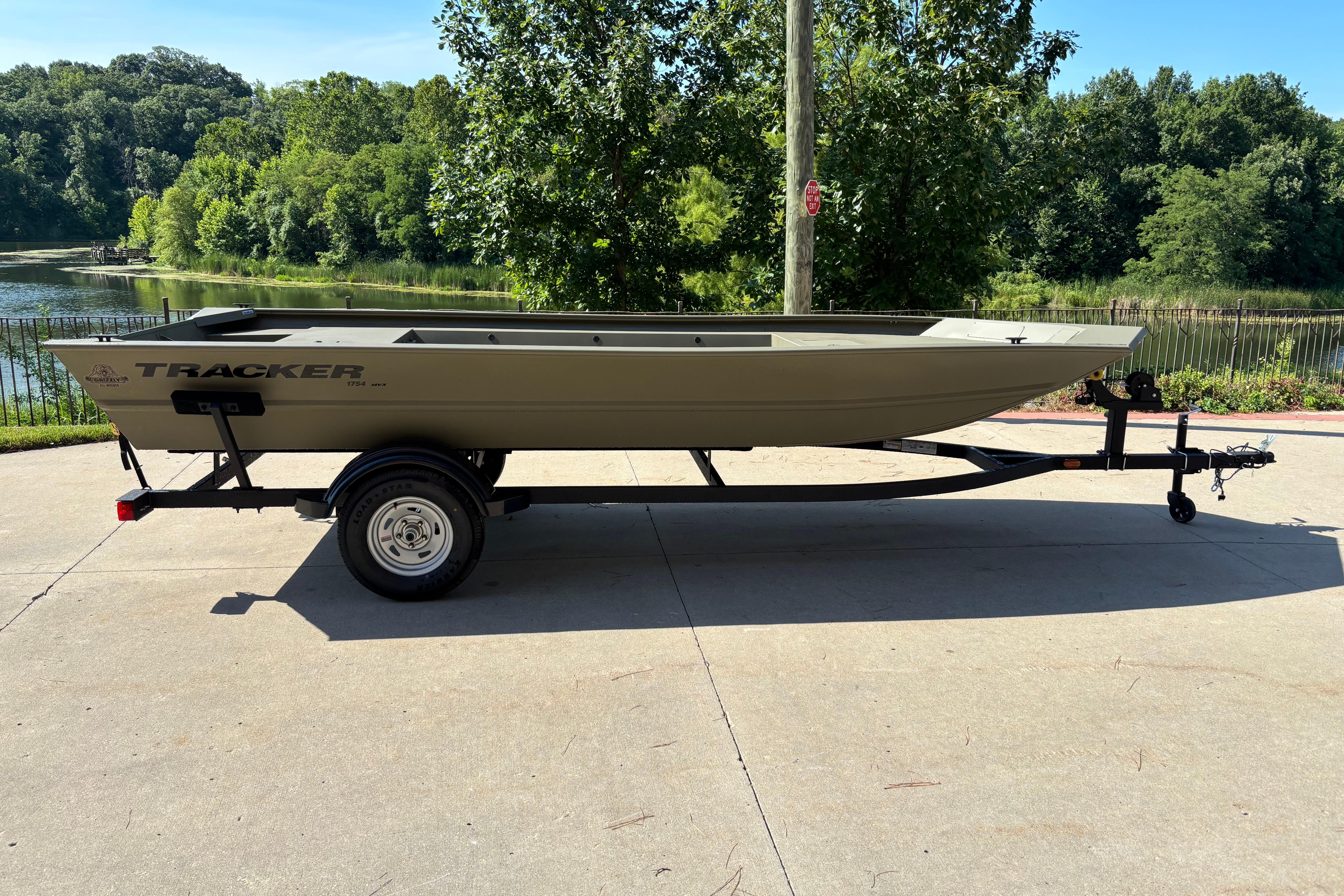 2026 Tracker Grizzly 1754 Utility