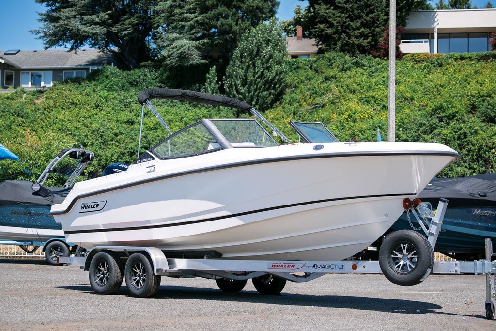 Boston Whaler 210 Vantage