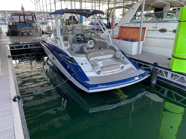 2019 Crownline E255