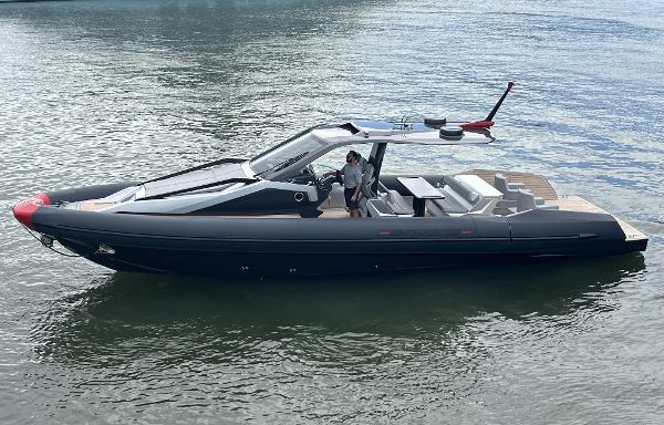 Anvera Freebird 42 2022 Anvera 42 luxury boat on calm water, sleek design, modern features.