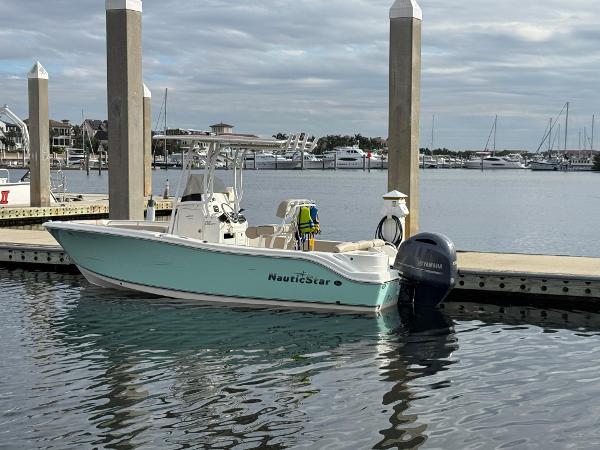 2017 NauticStar 2102 Legacy