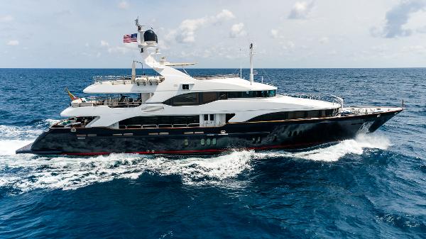 2005 Benetti Vision 145