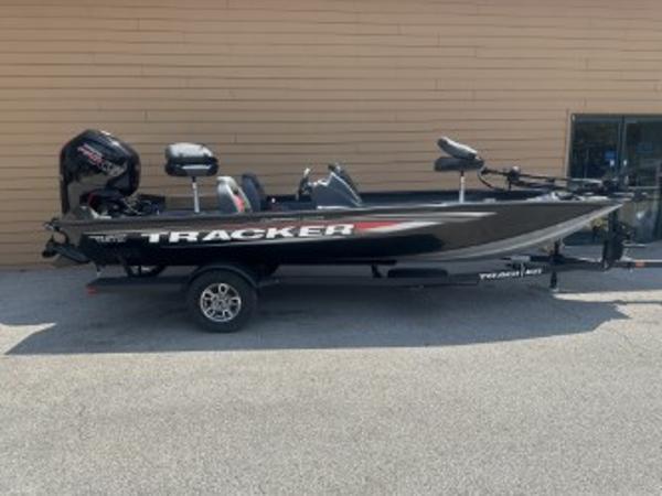 Tracker Pro Team 190 2025 Tracker Pro Team 190 boat, black exterior, parked on a trailer, side view.