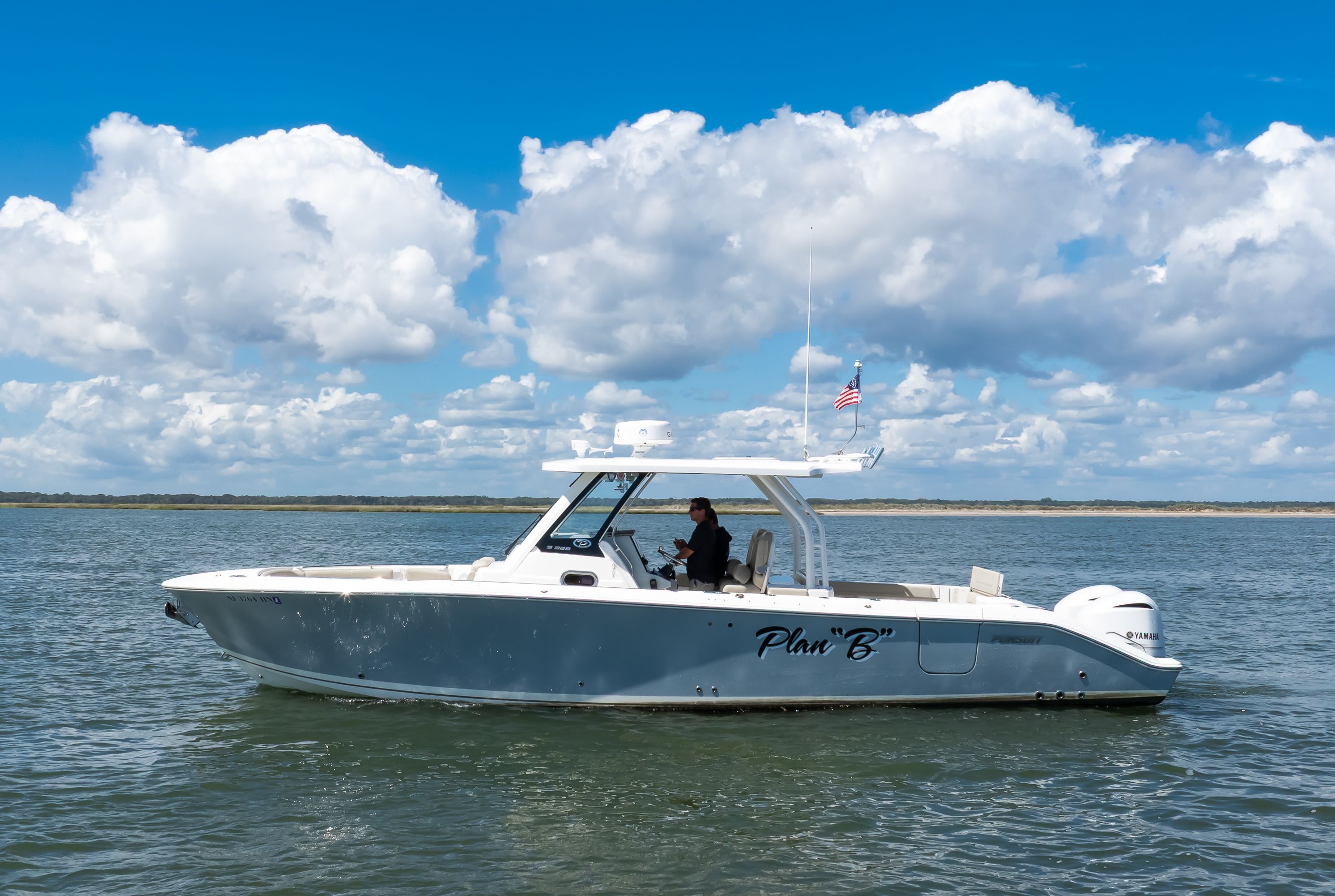 Pursuit S 328 Sport
