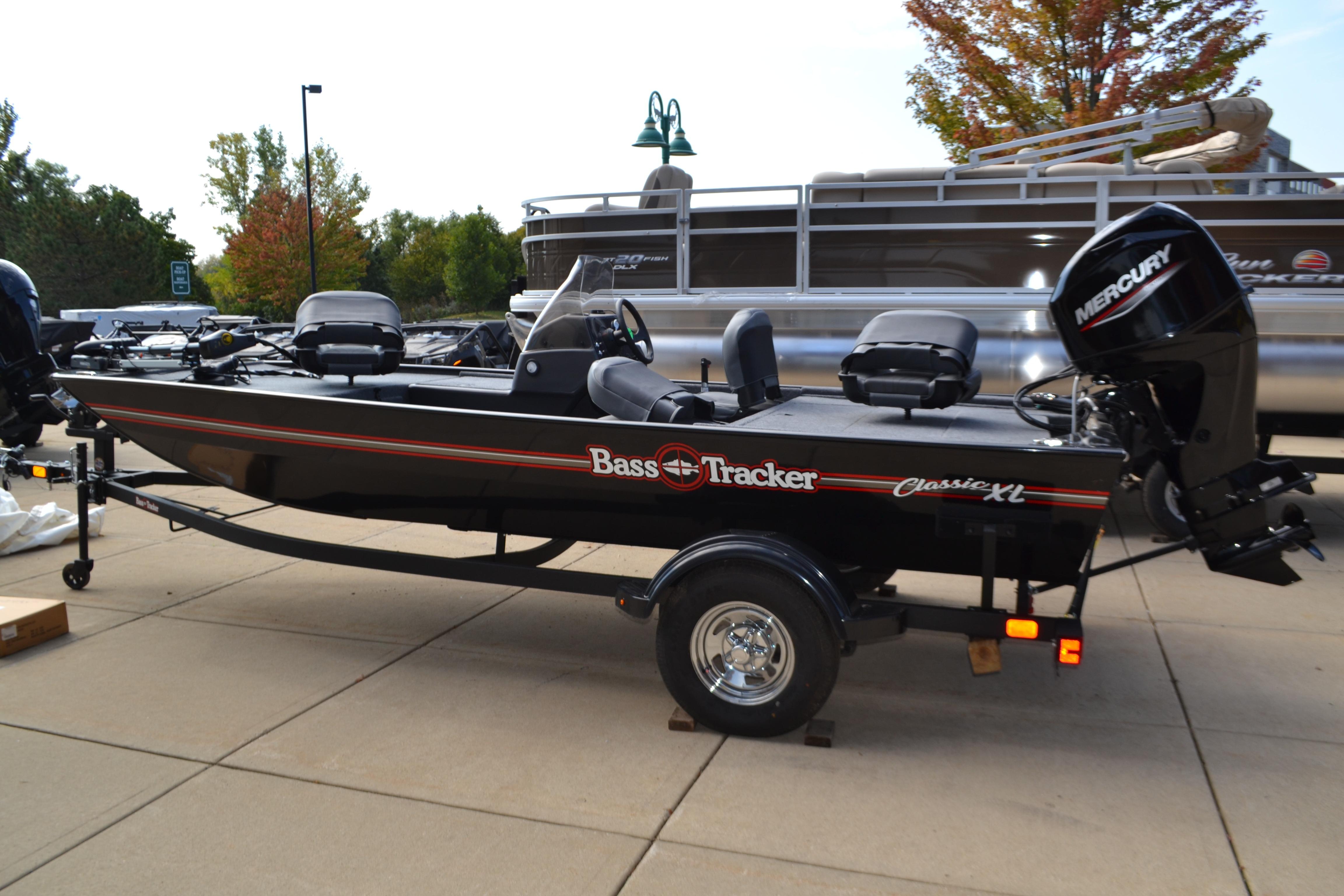 Tracker Bass Tracker Classic XL 2026 Tracker Bass Tracker Classic XL boat with Mercury engine on a trailer.