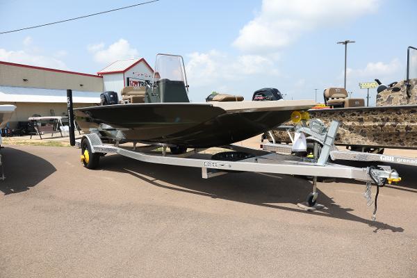 Excel 183 Bay Pro Elite 2024 Excel 183 Bay Pro Elite boat on a trailer in a dealership lot.