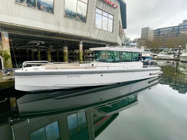 2022 Axopar 28 CABIN