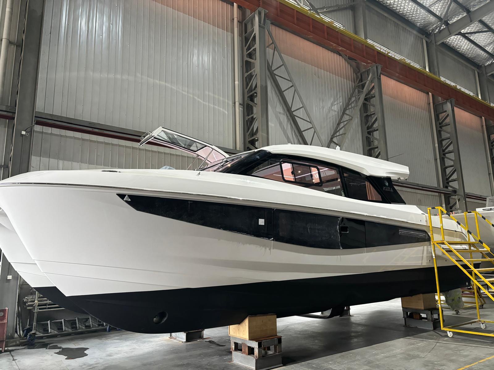 Aquila 42 Coupe