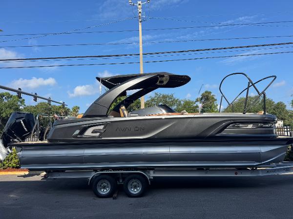 2025 Avalon Excalibur - 27'