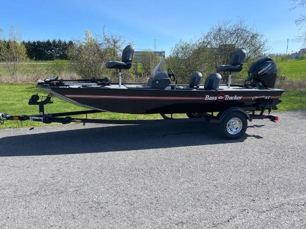 Tracker Bass Tracker Classic XL 2025 Tracker Bass Tracker Classic XL fishing boat on trailer, parked outdoors.