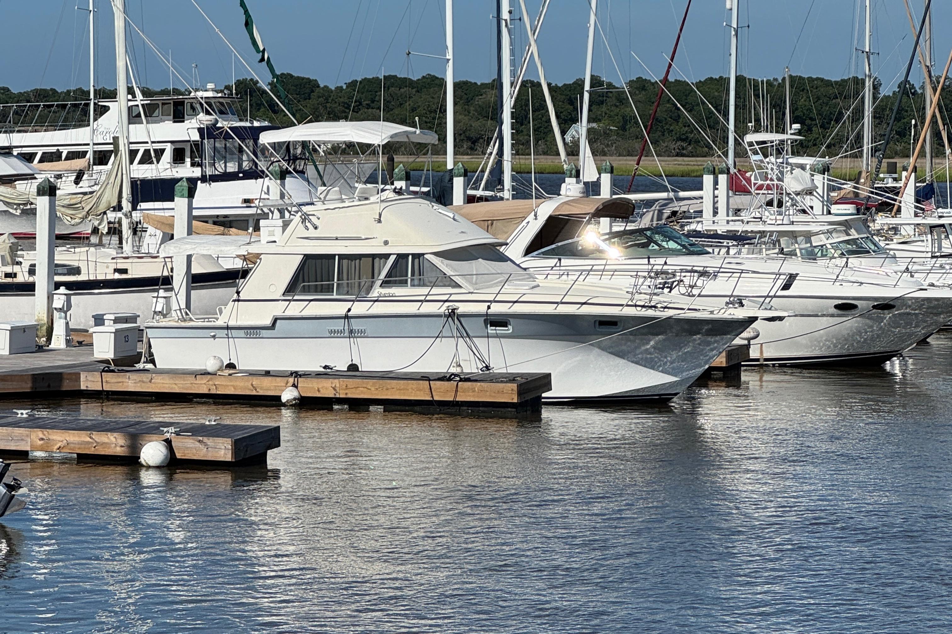 1986 Silverton 34 CONVERTIBLE FLYBRIDGE