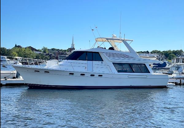 Bayliner 4788 Pilot House Motoryacht 1998 Bayliner 4788 Pilot House Motoryacht docked in a marina.