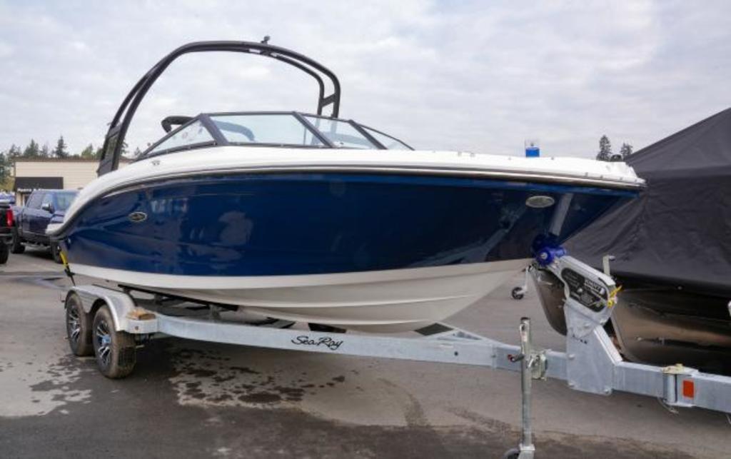 Sea Ray SPX 190 Outboard