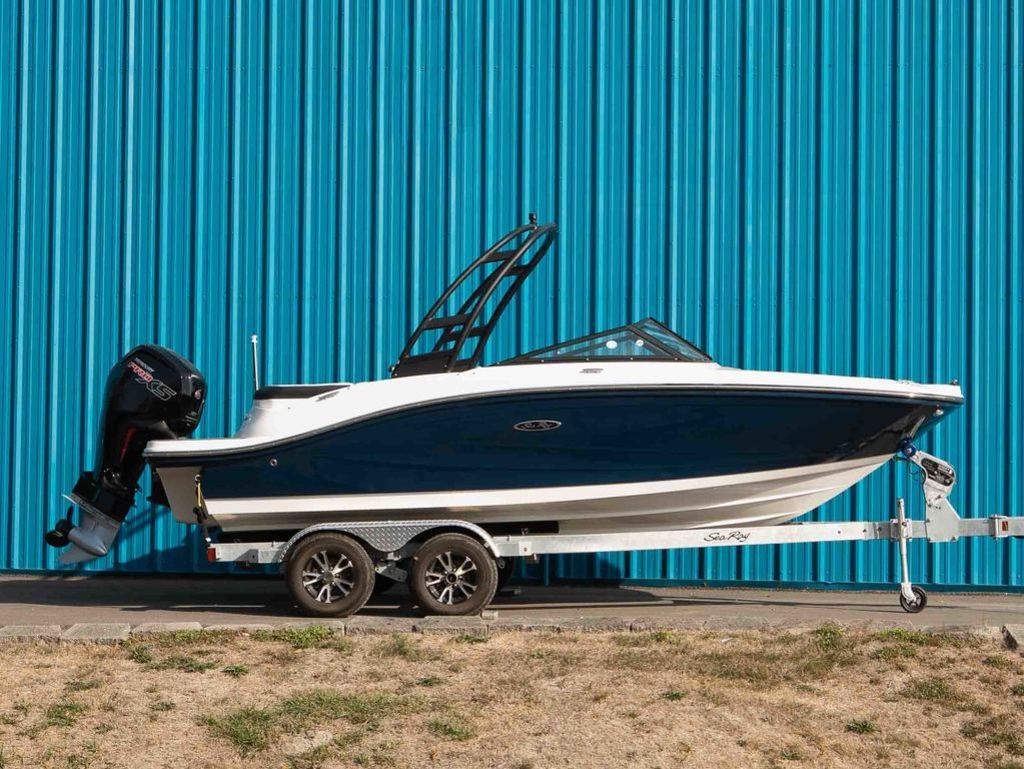2023 Sea Ray SPX 190 Outboard