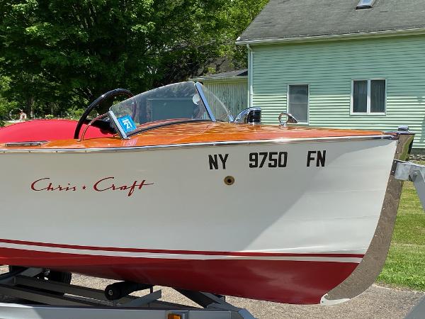 Chris-Craft Sportsman 1948 Chris-Craft Sportsman boat on trailer, displaying registration number NY 9750 FN.
