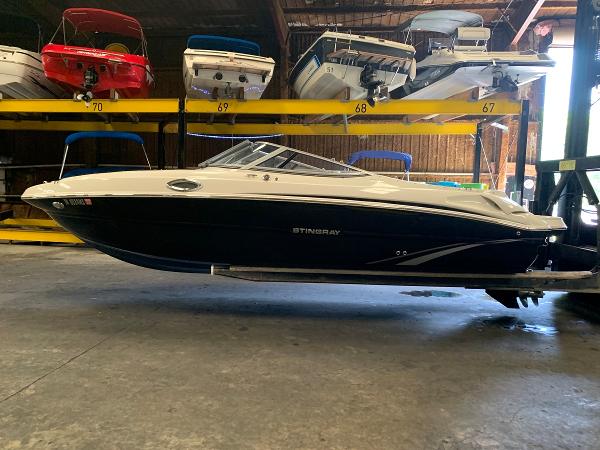 2017 Stingray 235 LR