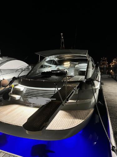 2001 Pershing 52'