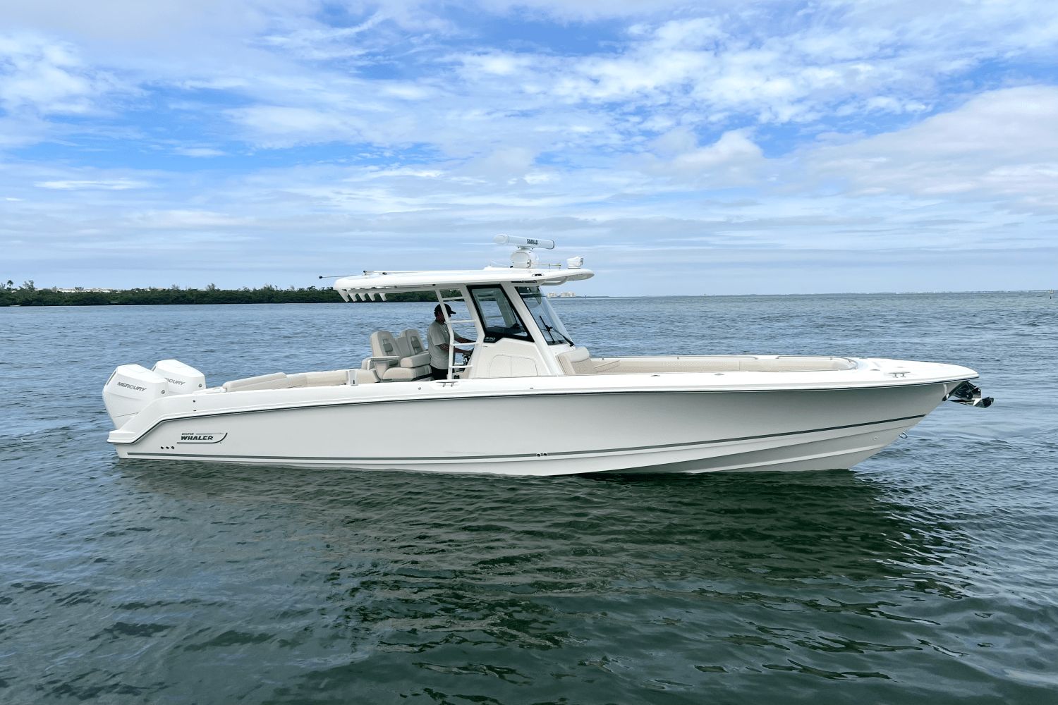 2025 Boston Whaler 330 Outrage