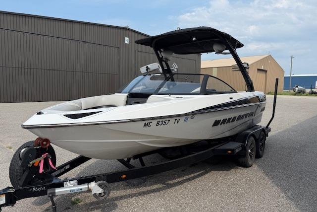 2015 Malibu Wakesetter 20 VTX