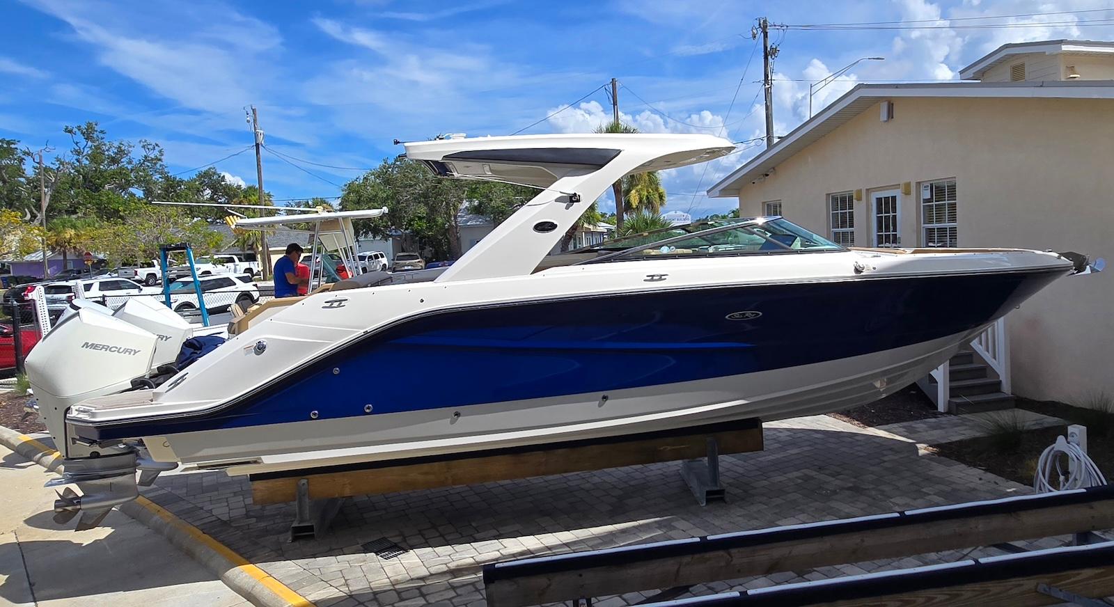 2021 Sea Ray SLX 310 Outboard