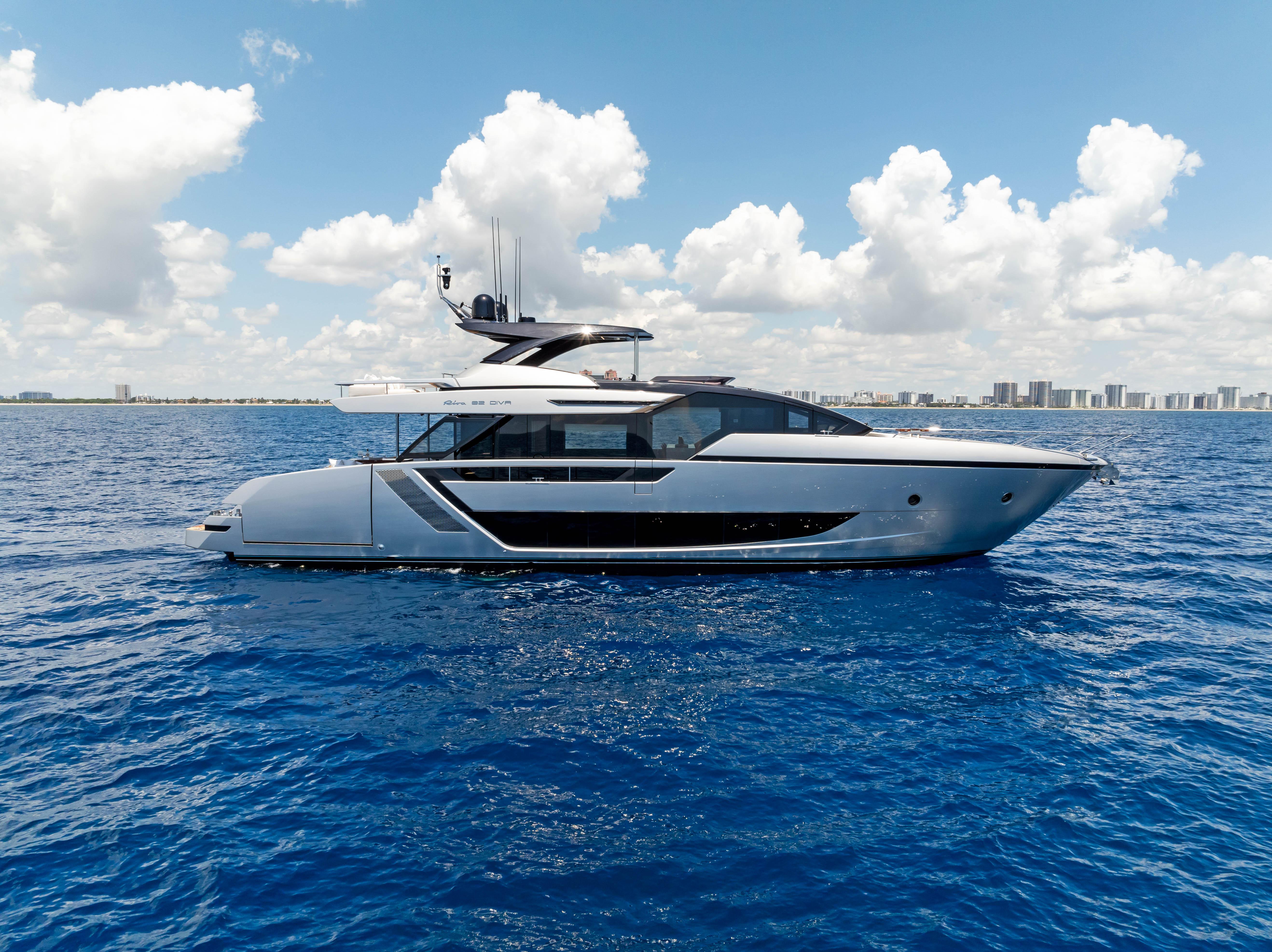 2025 Riva 82' Diva