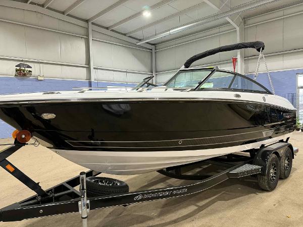 Monterey 218 SS 2025 Monterey 218 SS boat on trailer in indoor showroom.
