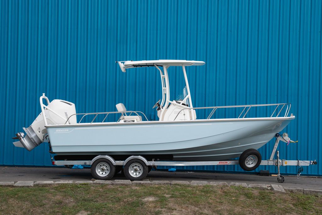2024 Boston Whaler 210 Montauk
