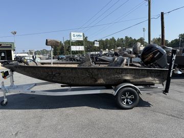 2026 Xpress Hyper-Lift Bass Series H17
