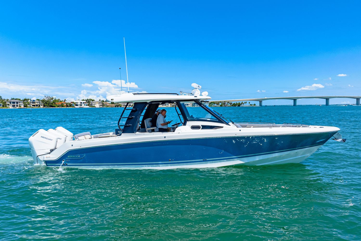 Boston Whaler 350 Realm