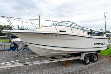 2002 Bayliner 2302 Trophy Walkaround
