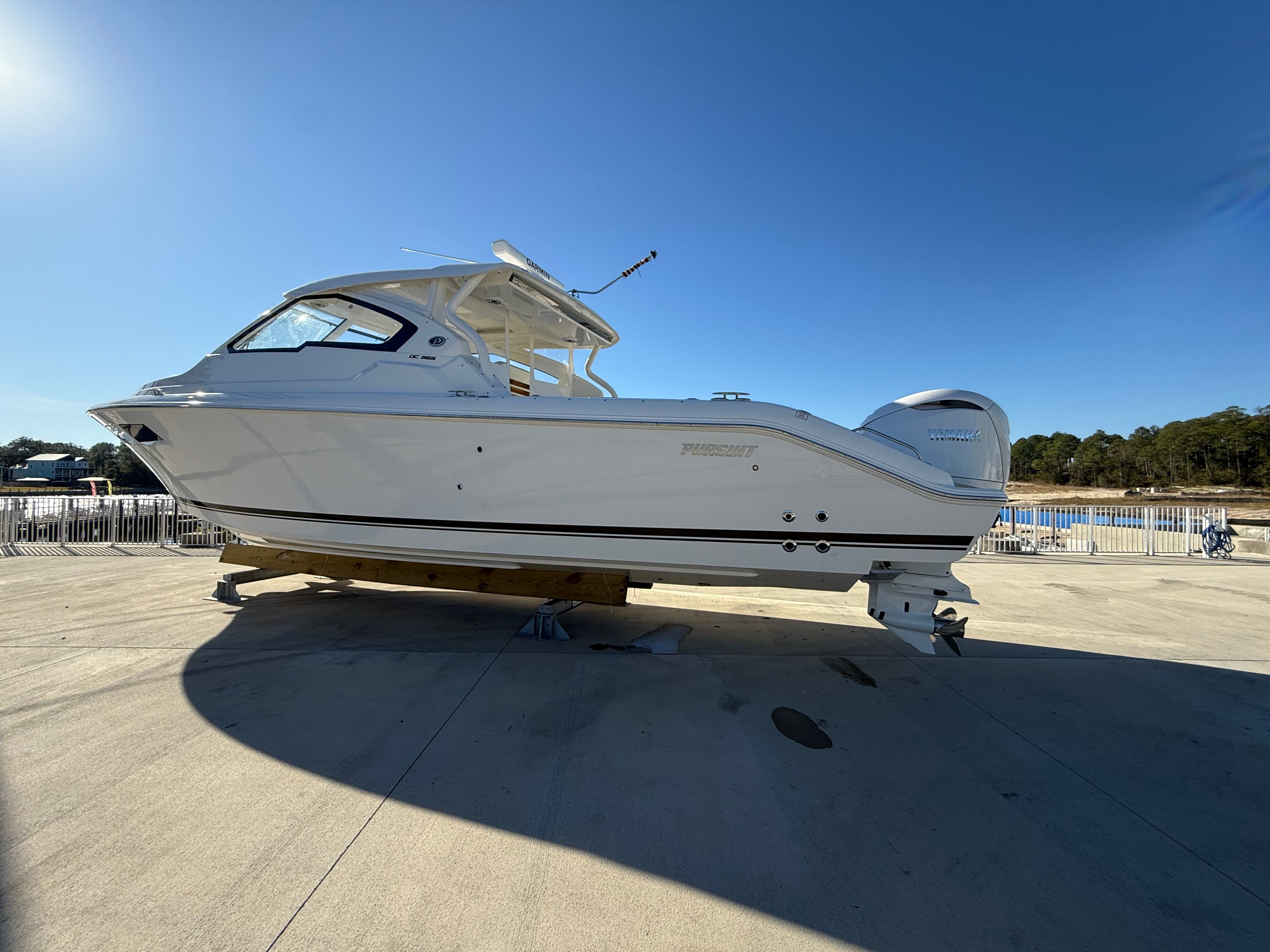 2025 Pursuit DC 365 Dual Console