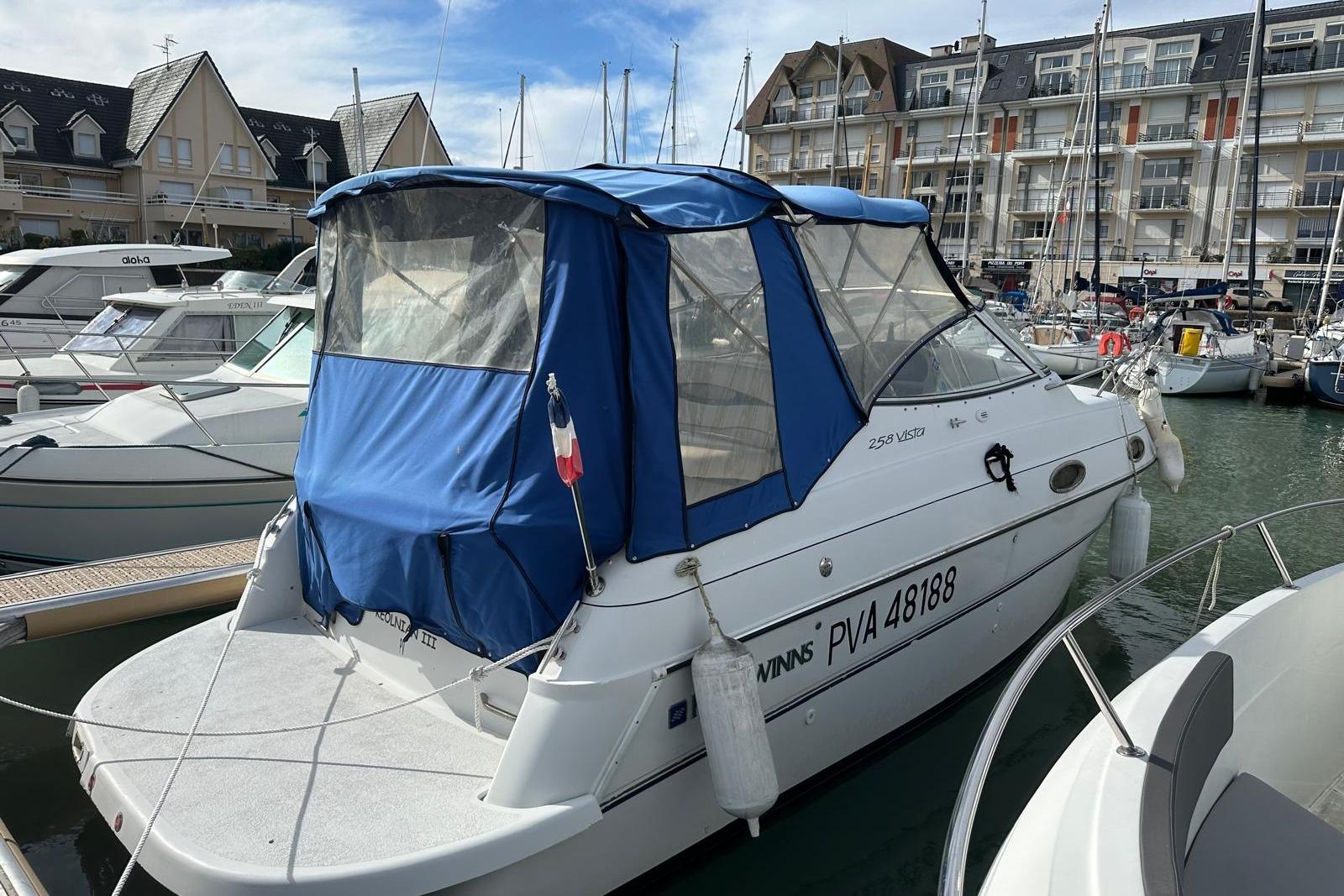 1998 Four Winns 258 Vista