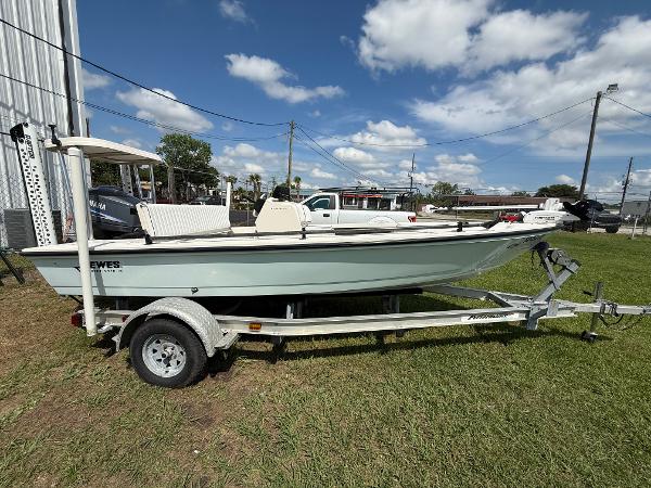 2004 Hewes 16 Redfisher