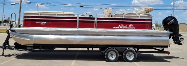 2024 Sun Tracker Party Barge 24 DLX