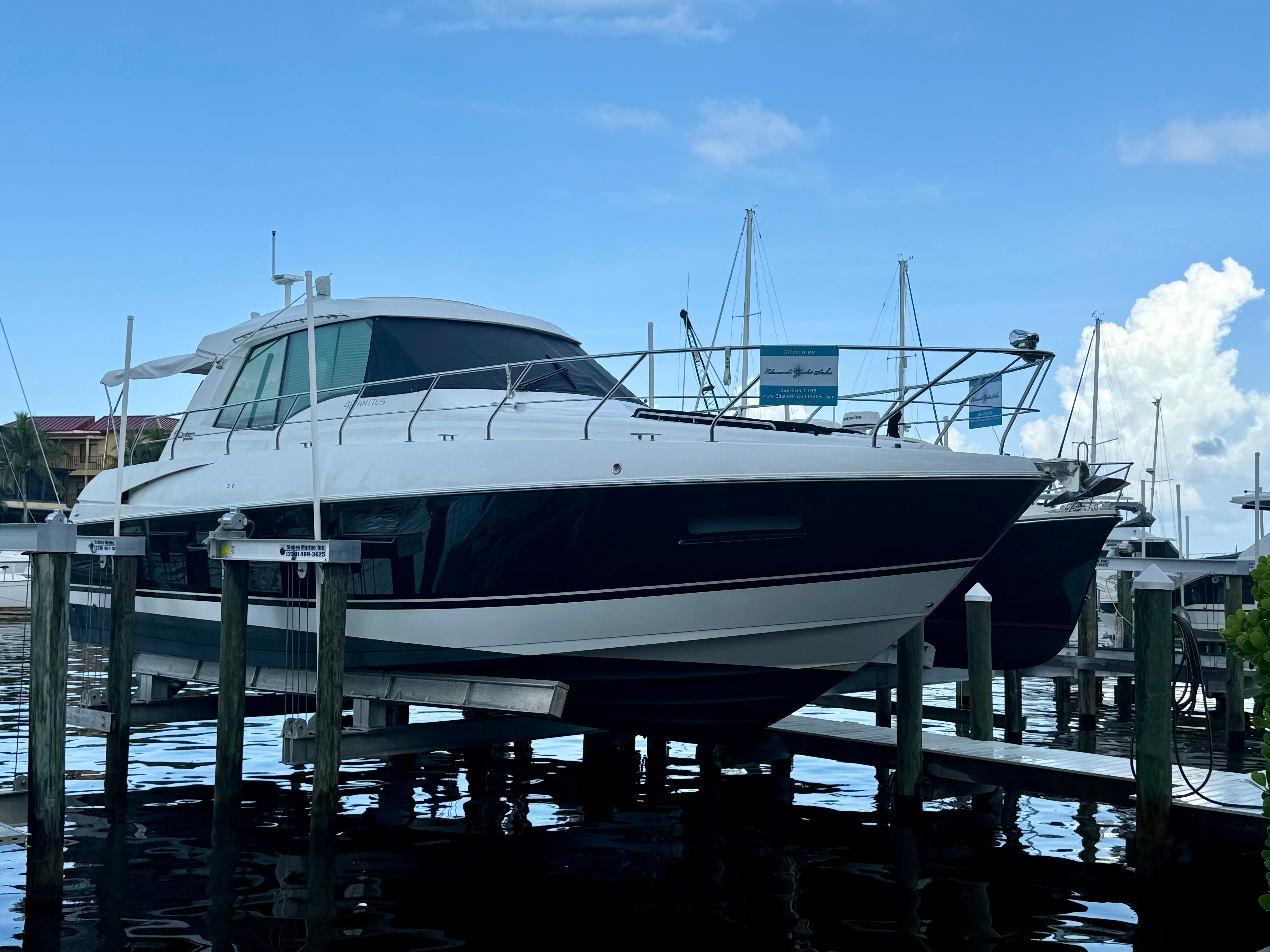 2012 Cruisers Yachts 48 Cantius