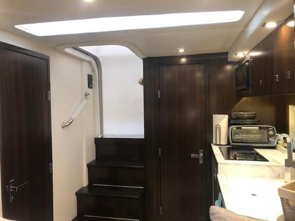 2021 Cruisers Yachts 390 Express Coupe