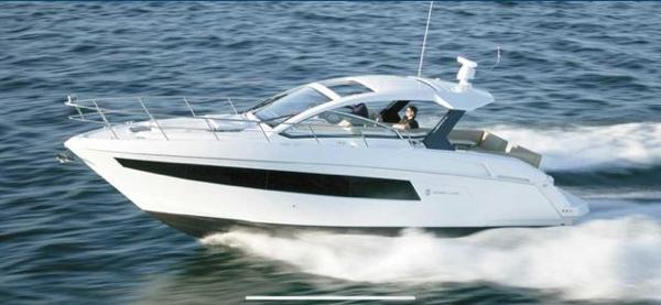 2021 Cruisers Yachts 390 Express Coupe