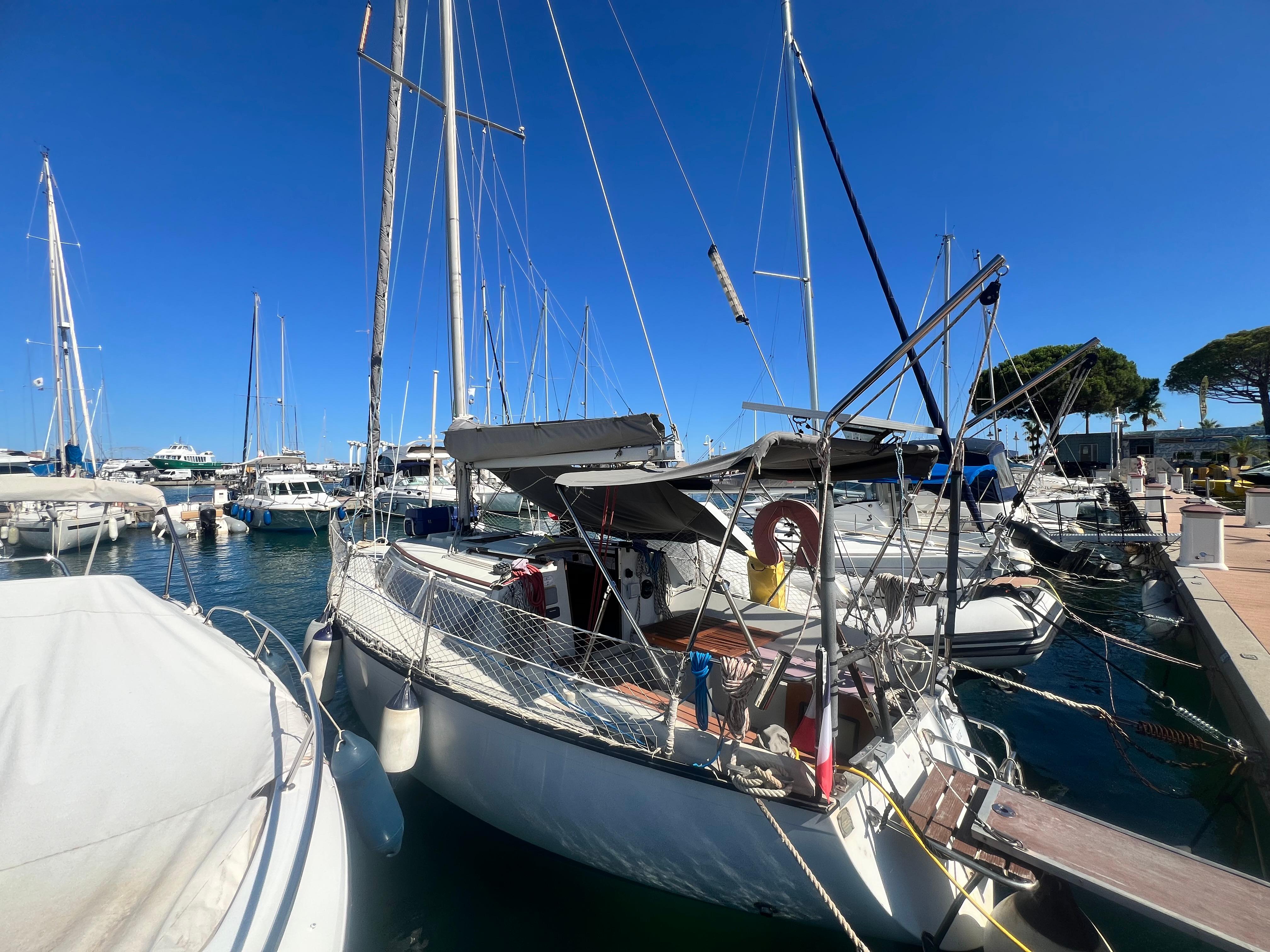 1977 Dufour 2800