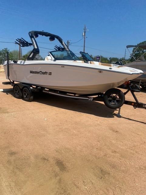 2022 MasterCraft XT 24