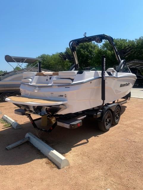 2022 MasterCraft XT 24