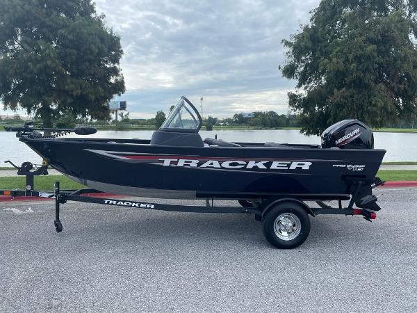 2025 Tracker Pro Guide V-16 WT