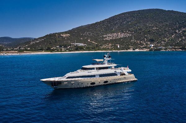 2010 Custom Line Navetta 33