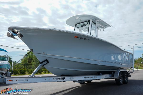 2022 Sea Hunt Gamefish 27 Coffin Box