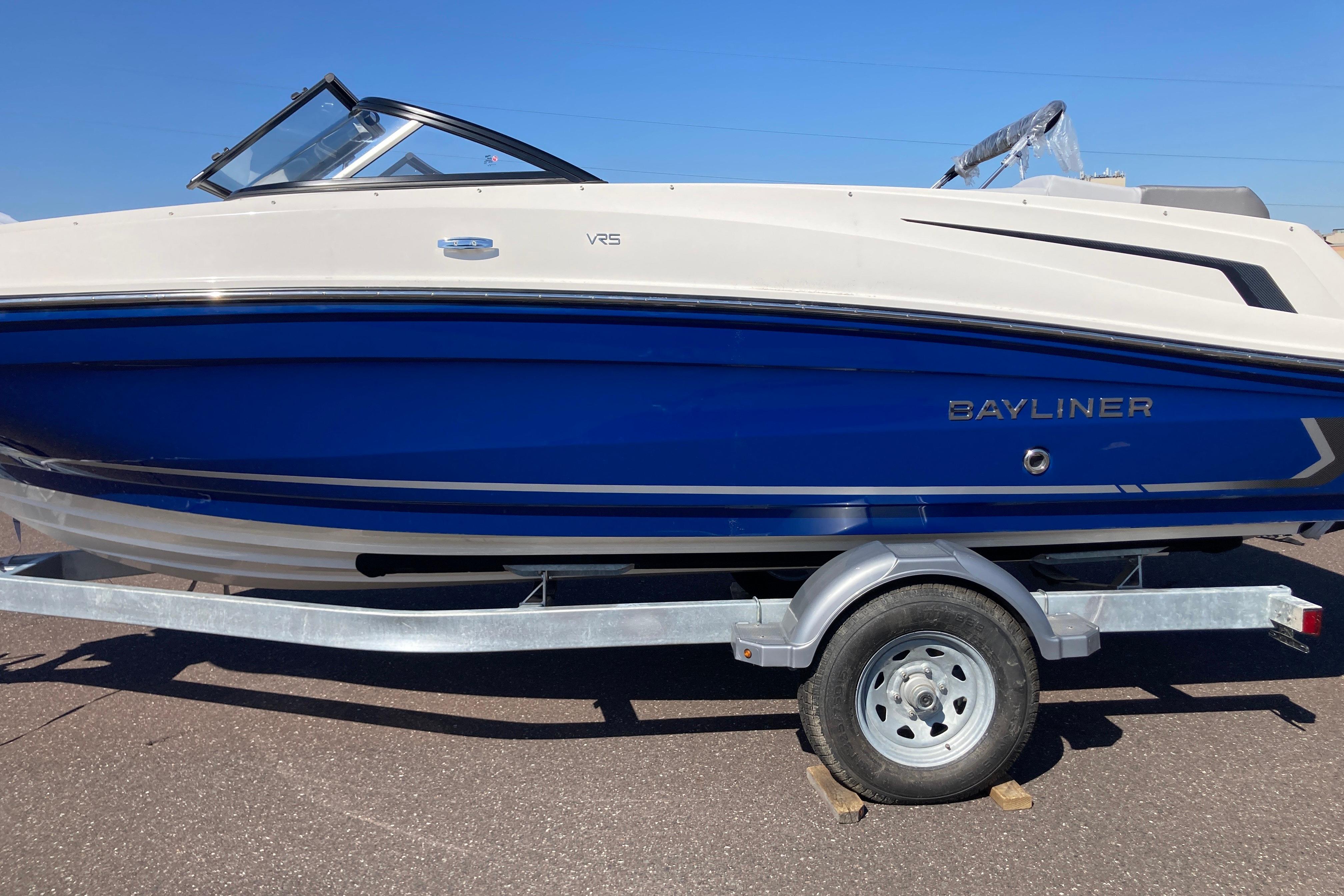 2025 Bayliner VR5 Bowrider I/O